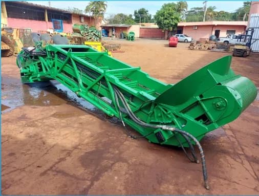 Elevador John Deere, do acervo da M&S Manutenção